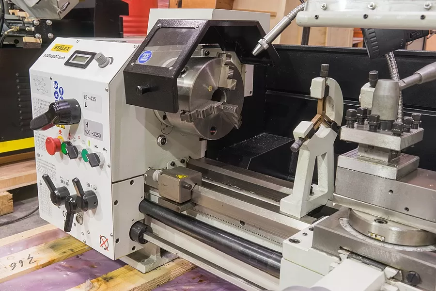 Станок токарный STALEX D320x880G Vario